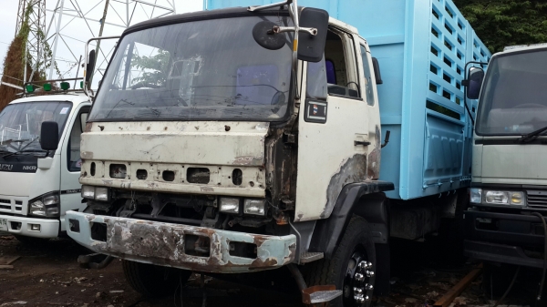 ขาย10ล้อ อีซูซุร๊อคกี้นางฟ้า เครื่อง 6HE1 195แรงม้า 1เพลา เบรคจิฟฟี่ พวงมาลัยพาวเวอร์ กระบะ3มิตร ลอนเฉียง ยาว6เมตร รถออกห้างแท้ๆ ยางดี10เส้น สภาพสวย พร้อมใช้มาก ตอนนี้ กำลังทีสีหัวอยู่ ขาย10ล้อ อีซูซุร๊อคกี้นางฟ้า เครื่อง 6HE1 195แรงม้า 1เพลา เบรคจิฟฟี่ พวงมาลัยพาวเวอร์ กระบะ3มิตร ลอนเฉียง ยาว6เมตร รถออกห้างแท้ๆ ยางดี10เส้น สภาพสวย พร้อมใช้มาก ตอนนี้ กำลังทีสีหัวอยู่