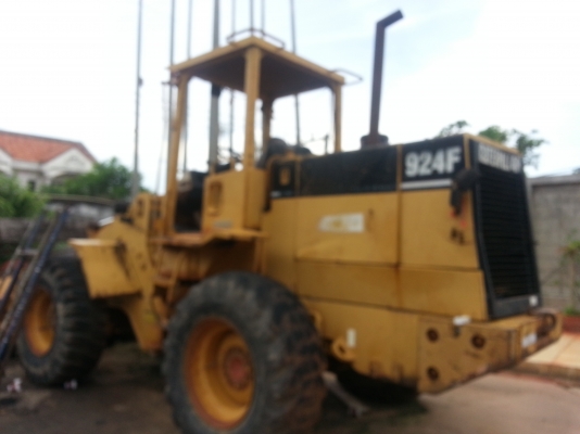 รถตักล้อยาง 924F