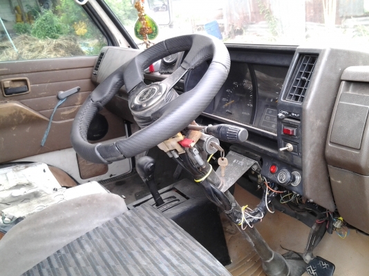 ขายรถตู้บัสดี้เครื่อง1Jติดแก๊สCNG/NGV เครื่องไม่ดีต้องซ่อม ทะเบียนเต็มถึงปี58 สภาพภายนอกดีไม่ผุ แต่สีร่อนเป็นบางจุด รายละเอียดสอบถามได้ครับ ขาย 45000 บาท