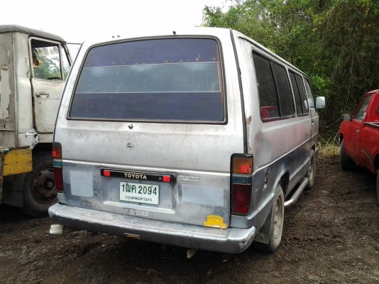 ขายรถตู้โตโยต้าเครื่อง2L ดีเซลพร้อมใช้งาน รถไม่ผุแต่สีร่อน เครื่องดีทะเบียนไม่ขาด จดปี2527 ล้อแม็ค ไม่มีเบาะหลัง ขาย 40000 บาท