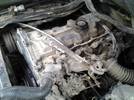 ขายรถตู้โตโยต้าเครื่อง2L ดีเซลพร้อมใช้งาน รถไม่ผุแต่สีร่อน เครื่องดีทะเบียนไม่ขาด จดปี2527 ล้อแม็ค ไม่มีเบาะหลัง ขาย 40000 บาท