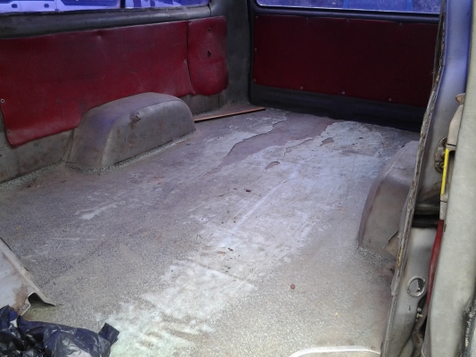 ขายรถตู้โตโยต้าเครื่อง2L ดีเซลพร้อมใช้งาน รถไม่ผุแต่สีร่อน เครื่องดีทะเบียนไม่ขาด จดปี2527 ล้อแม็ค ไม่มีเบาะหลัง ขาย 40000 บาท