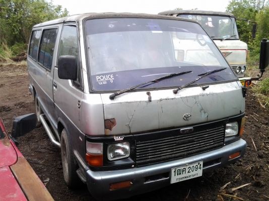 ขายรถตู้โตโยต้าเครื่อง2L ดีเซลพร้อมใช้งาน รถไม่ผุแต่สีร่อน เครื่องดีทะเบียนไม่ขาด จดปี2527 ล้อแม็ค ไม่มีเบาะหลัง ขาย 40000 บาท