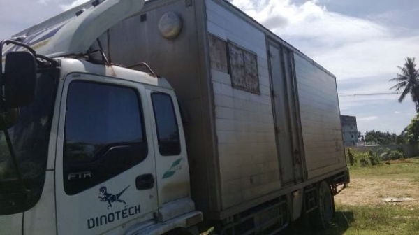 รถอีซูซุ  6 ล้อ ตู้แห้ง  195 แรงม้า. ปี 45  ( ยูโรวัน )  สนใจติดต่อ  081 - 6079515