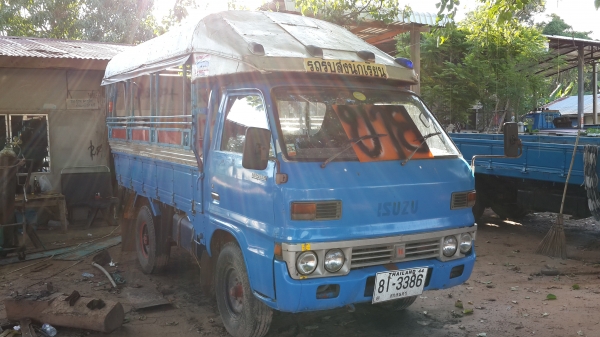 ขาย สี่ล้อ พร้อมหลังคาโดยสาร ราคาเบาๆ ครับ