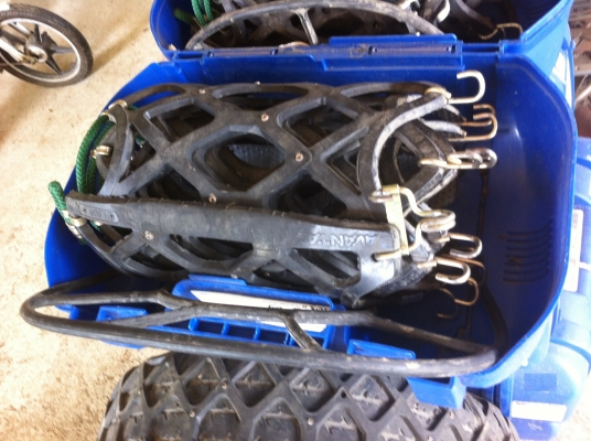 ยางพันล้อรถไว้สำหรับลุยพื้นที่ๆเป็นโคลน ป้องกันรถลื่น 1กล่องใช้ได้ 2 ล้อ(กล่องละ 1000 บ.)