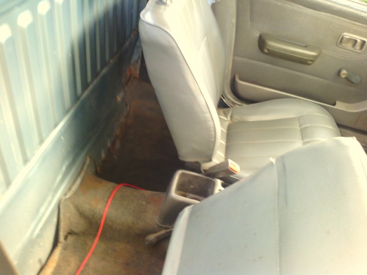 ขายนิสสัน NV ล้อแมก ติดแก็ช แอร์เย็น ภาษ๊ไม่ขาด