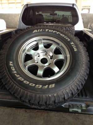 ยาง bf goodrich 265/75/16 สภาพ95\%ขึ้น ยางอย่างเดียวไม่รวมแม็ก