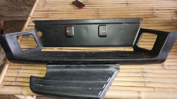 ชุดยางกันชนหลังดีแม็คปี09ของแท้มีครบทั้งชึุด