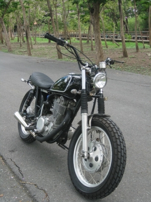 ขาย SR400 ปี95 แต่ง tracker อินวอย เฟรมกับเครื่อง