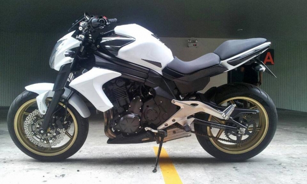 ขายer6nปี2013สีขาวไมล์5200โลแถมทะเบียน88ไม่เคยล้มหาอยู่ไม่ผิดหวังครับ