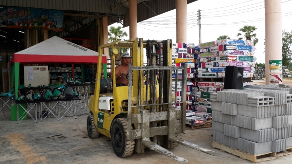 ขายรถโฟล์คลิฟท์ Toyota 2.5 ตัน เครื่องเบนซิน ยางตัน 4 เส้น