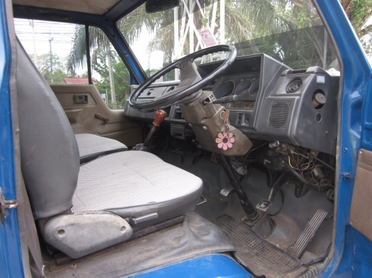 รถ  6  ล้อ  โตโยต้า  บิ๊กไดน่า   3  ใบปัด   ขาย   360,000