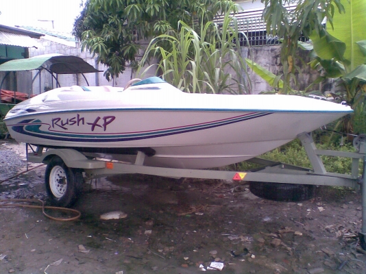 ชายเรือเจ็ตโบ๊ทพร้อมใช้