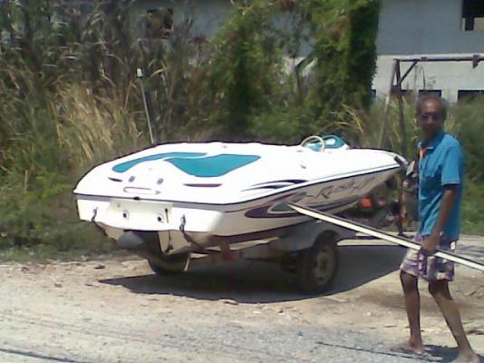 ชายเรือเจ็ตโบ๊ทพร้อมใช้