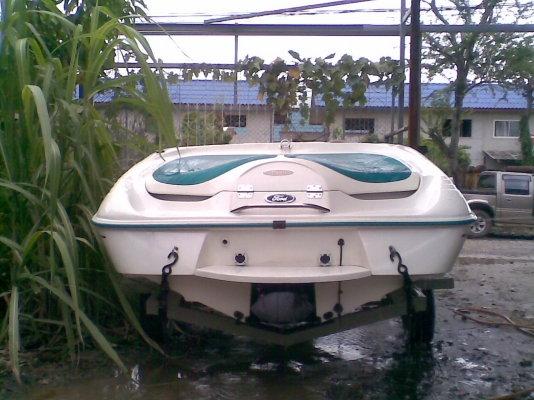 ชายเรือเจ็ตโบ๊ทพร้อมใช้