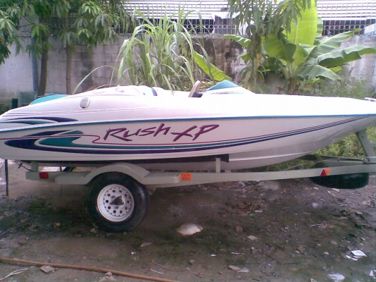 ชายเรือเจ็ตโบ๊ทพร้อมใช้