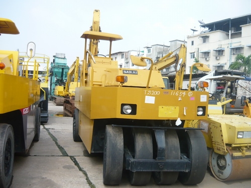 รถบด 9 ล้อยาง Sakai TS200 รถเก่านอก ตรวจเช็คระบบโดยช่างผู้ชำนาญการพร้อมรับประกันให้