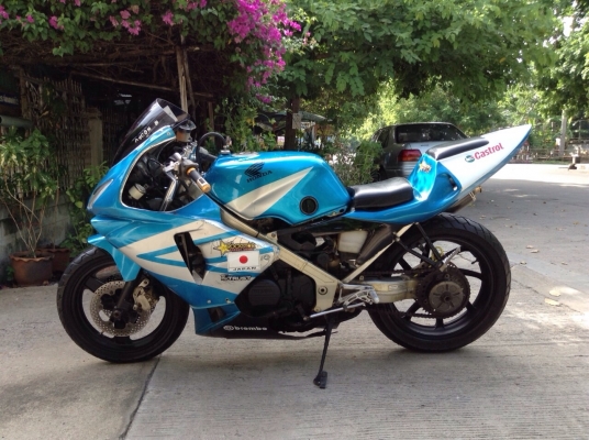 ขายถูกๆ vfr400 nc24. ปี89 เอกสารอินวอย.สพรรรสามิต เครื่องดีวิ่งยาวๆสบายเรื่องความร้อนไม่มีครับ แฟริ่งrc211 สนใจติดต่อ 092-6429114 ตลอด24ซม.