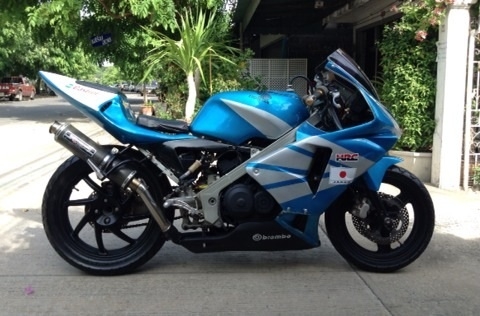 ขายถูกๆ vfr400 nc24. ปี89 เอกสารอินวอย.สพรรรสามิต เครื่องดีวิ่งยาวๆสบายเรื่องความร้อนไม่มีครับ แฟริ่งrc211 สนใจติดต่อ 092-6429114 ตลอด24ซม.