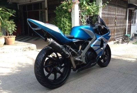 ขายถูกๆ vfr400 nc24. ปี89 เอกสารอินวอย.สพรรรสามิต เครื่องดีวิ่งยาวๆสบายเรื่องความร้อนไม่มีครับ แฟริ่งrc211 สนใจติดต่อ 092-6429114 ตลอด24ซม.