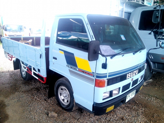 4 ล้อบรรทุก * ไม่ติดเวลา * ISUZU  NKR 100 แรงม้า  *ยาว 3.20 ม.*  รถสวยเดิม+สวยจริง * สภาพรถพร้อมใช้งานครับ * มีเล่มพร้อมโอน