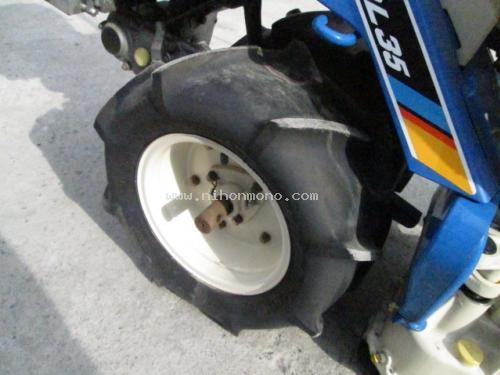 รถเกี่ยวข้าวเดินตาม!!! รหัสสินค้า : 14001754  ยี่ห้อ : ISEKI รุ่น : RL35