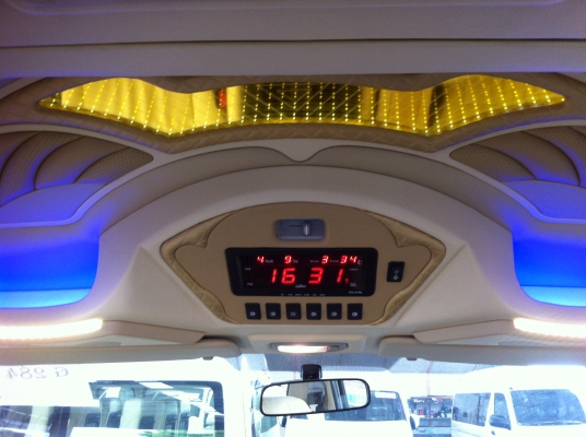 รถตู้ดีเซลเครื่อง 3.0 แต่งวีไอพีพร้อมออก รถตู้ดีเซลเครื่อง 3.0 แต่งวีไอพีพร้อมออก