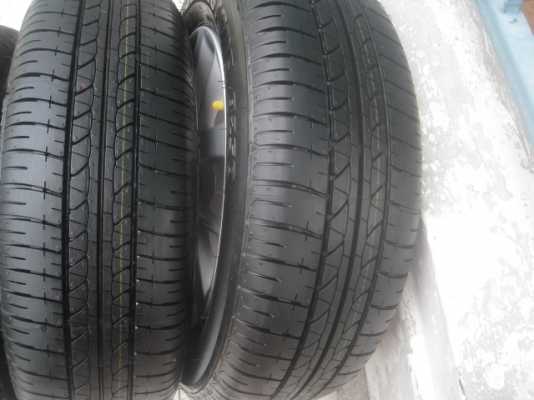 ขายล้อแม็กป้ายแดง Nissan Almera 15"x5.5" et40 4รู100 พร้อมยางปี13สนใจติดต่อเล็กคลองสามครับ 081-3747940