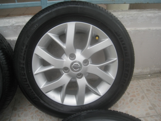 ขายล้อแม็กป้ายแดง Nissan Almera 15"x5.5" et40 4รู100 พร้อมยางปี13สนใจติดต่อเล็กคลองสามครับ 081-3747940