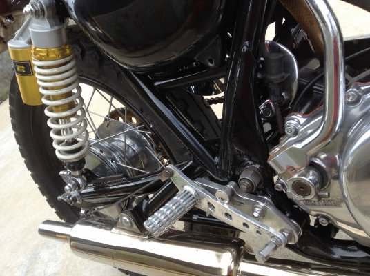 SR400 คาเฟ่ ของแต่งเพียบ แท้ญี่ปุ่น ราคา 75000 ต่อลองได้ อินวอยชื่อคนซืัอ มือ 1 ไทย 0802088341