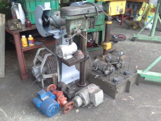 เครื่องมือและอุปกรณ์ช่าง ขายเหมารวม ราคาถูก และ ขายแยกบางรายการ สินค้ามือสองขายตามสภาพครับ