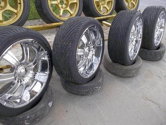 ขายแม็ก22 พร้อมยางพึ่งเปลี่ยนมาใหม่  ใส่6 รู   เงาๆสวยเอาไปใส่ได้เลยครับ