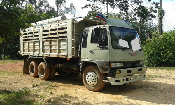 รถดั๊ม10ล้อ HINO มีสโลว์กลาง ขับเคลื่อน 2 เพลา