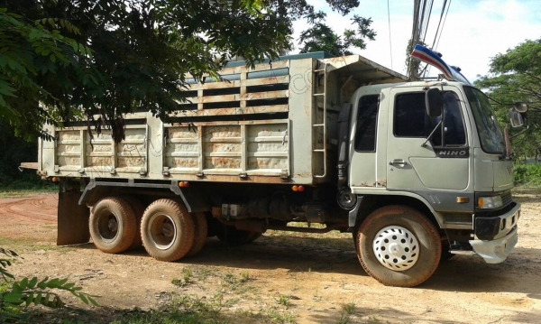 รถดั๊ม10ล้อ HINO มีสโลว์กลาง ขับเคลื่อน 2 เพลา