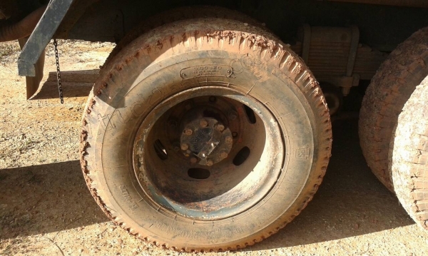 รถดั๊ม10ล้อ HINO มีสโลว์กลาง ขับเคลื่อน 2 เพลา