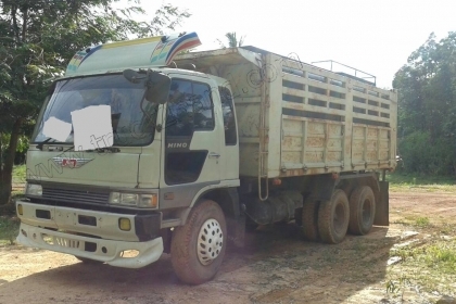 รถดั๊ม10ล้อ HINO มีสโลว์กลาง ขับเคลื่อน 2 เพลา