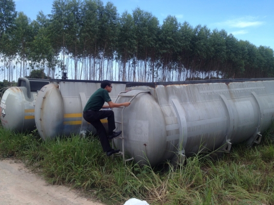 ขายถังเหล็กติดรถ 12,000 ลิตร สภาพด้านในเคลือบกันสนิมอย่างดี ไม่มีสนิม ด้านนอกสนิมนิดหน่อย