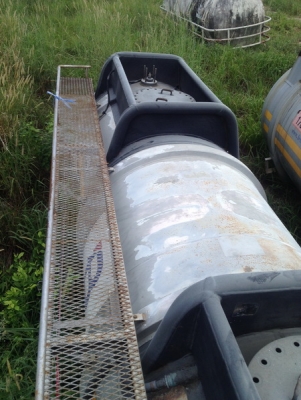 ขายถังเหล็กติดรถ 12,000 ลิตร สภาพด้านในเคลือบกันสนิมอย่างดี ไม่มีสนิม ด้านนอกสนิมนิดหน่อย