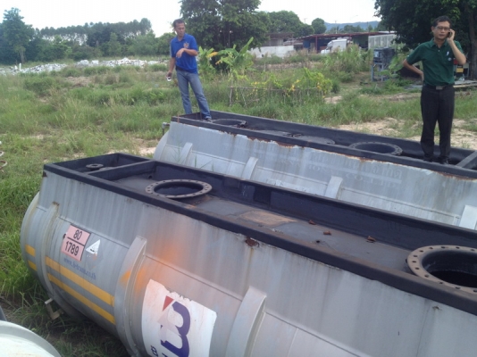 ขายถังเหล็กติดรถ 12,000 ลิตร สภาพด้านในเคลือบกันสนิมอย่างดี ไม่มีสนิม ด้านนอกสนิมนิดหน่อย