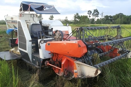 **275,000 บ.ต่อรอง**คันที่1!!!ขายรถเกี่ยวแบบรองกระสอบ KUBOTA DC60 เครื่องเดิมปั้มเดิม 60แรง แน่นดีแรง ปากเกี่ยวสภาพดี ชั่วโมงทำงาน3,9xx ชม. ช่องระบายข้าว2ช่อง ช่วงล่าง70-80\% ทำงานดีคล่องตัวเลี้ยวง่าย รถใช้งานอยู่ปกติ สีสันดี ซื้อไปทำงานได้เลย พร้อมใช้พร้อ **275,000 บ.ต่อรอง**คันที่1!!!ขายรถเกี่ยวแบบรองกระสอบ KUBOTA DC60 เครื่องเดิมปั้มเดิม 60แรง แน่นดีแรง ปากเกี่ยวสภาพดี ชั่วโมงทำงาน3,9xx ชม. ช่องระบายข้าว2ช่อง ช่วงล่าง70-80\% ทำงานดีคล่องตัวเลี้ยวง่าย รถใช้งานอยู่ปกติ สีสันดี ซื้อไปทำงานได้เลย พร้อมใช้พร้อ