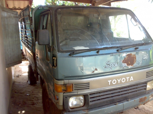 โตโยต้า 4ล้อกลาง เครื่อง โตโยต้า 2400cc  ตามสภาพ