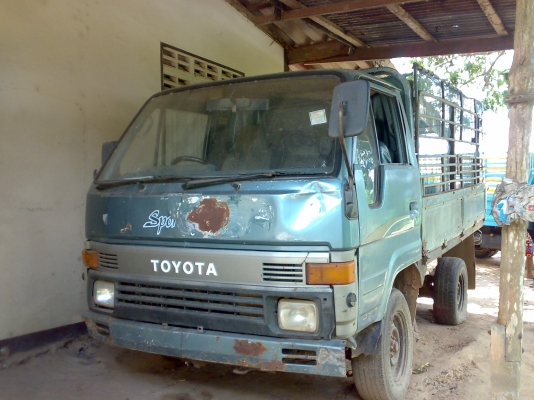 โตโยต้า 4ล้อกลาง เครื่อง โตโยต้า 2400cc  ตามสภาพ