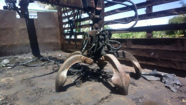 6ล้อHINO เฮียบคีบเศษเหล็ก