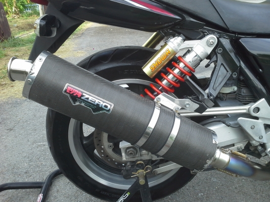 ขายHonda cb1300cc.รถพร้อมใช้ท่อแตงZeroไทเทเนี่ยมทั้งเส้น