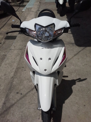 สวยเหมือนออกใหม่ Honda Wave 110 i ปี 2556 (สตาร์ทมือ) รุ่นใหม่ล่าสุด รถเพียง 10 เดือน