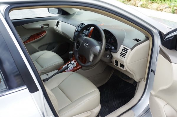 TOYOTA ALTIS ปี 2008 ตัว TOP AUTO รถเดิมๆ สวยสุดๆ ARIBAG คู่ เบรค ABS เบาะหนัง ล้อMAX สปอรตไลท์ ภายในลายไม้ พร้อมใช้งาน จัดไฟแนนได้