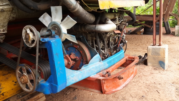 ขายรถเกี่ยว ศักดิ์พัฒนา ตัวเดิน12 อุ้มปรับระดับ  เครื่อง เครื่อง6BG1