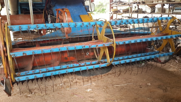 ขายรถเกี่ยว ศักดิ์พัฒนา ตัวเดิน12 อุ้มปรับระดับ  เครื่อง เครื่อง6BG1