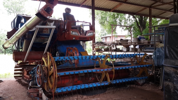 ขายรถเกี่ยว ศักดิ์พัฒนา ตัวเดิน12 อุ้มปรับระดับ  เครื่อง เครื่อง6BG1